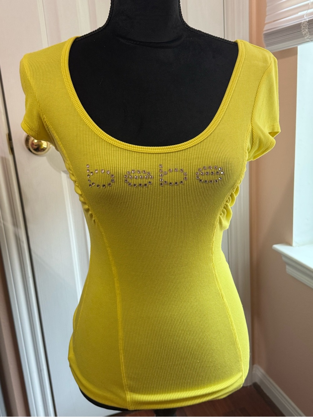 Bebe Yellow Ribbed Swarovski Crystal Logo Scoop Neck Short Sleeve Top Sz Small